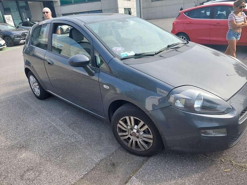 Usata Fiat Punto Active 60 CV (44 kW) 2012 Grigio Berlina