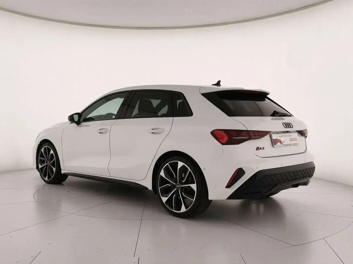 Usata Audi A3 S-Line 150 CV (110 kW) 2024 Bianco arkona Berlina