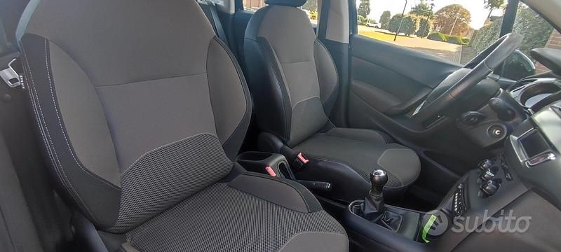 Begagnad Citroën C3 PureTech 82 HK (60 kW) 2015 Svart Halvkombi