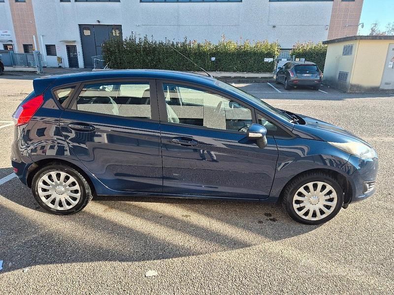 Usata Ford Fiesta 75 CV (55 kW) 2016 Blu Berlina