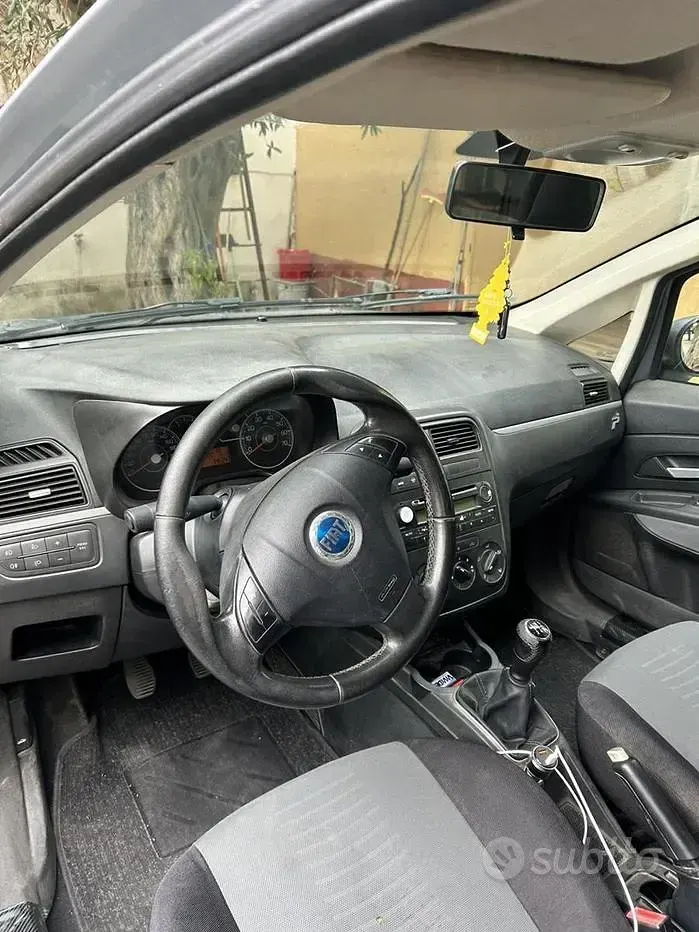 Usata Fiat Grande Punto 75 CV (55 kW) 2007 Grigio Utilitaria
