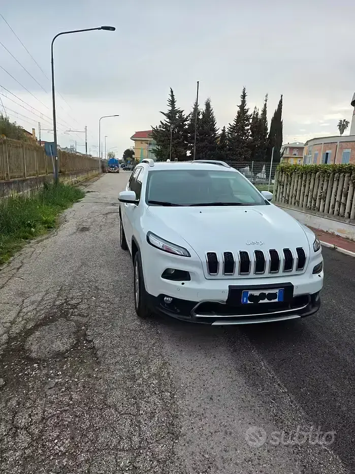 Usata Jeep Cherokee 200 CV (147 kW) 2017 SUV