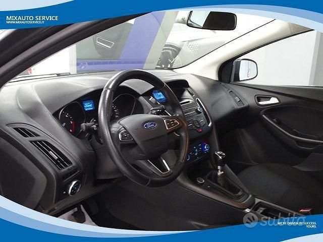 Usata Ford Focus 120 CV (88 kW) 2017 Grigio scuro metallizzato Station wagon
