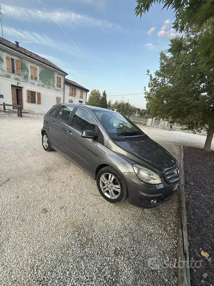 Usata Mercedes B180 Executive 109 CV (80 kW) 2011 Utilitaria