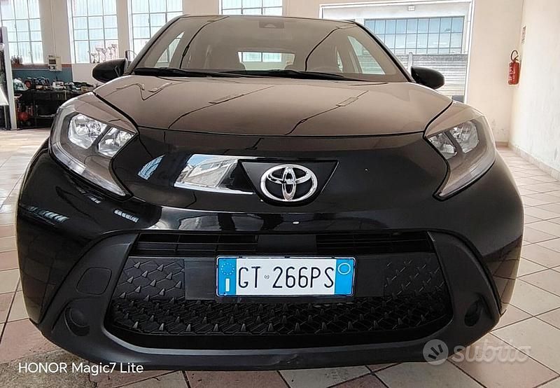 Usata Toyota Aygo X Trend 72 CV (52 kW) 2024 Nero SUV