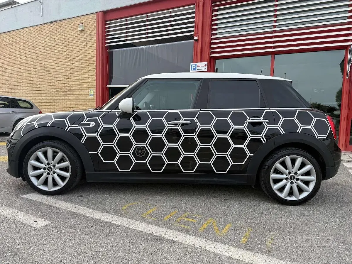 Usata Mini Cooper D Business 116 CV (85 kW) 2017 Nero Utilitaria