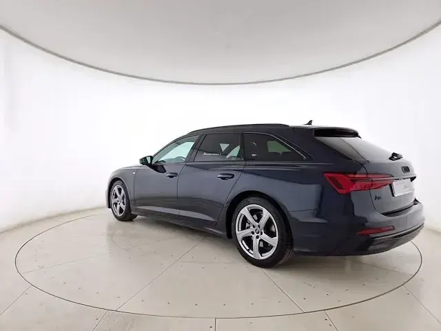Usata Audi A6 S-Line 286 CV (210 kW) 2024 Blu firmamento metallizzato Station wagon