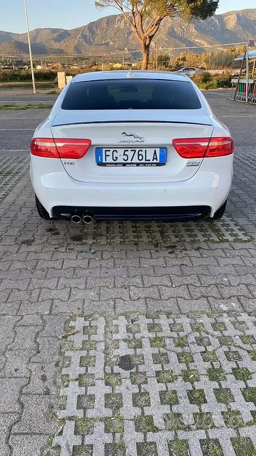 Usata Jaguar XE 180 CV (132 kW) 2017 Bianco Berlina