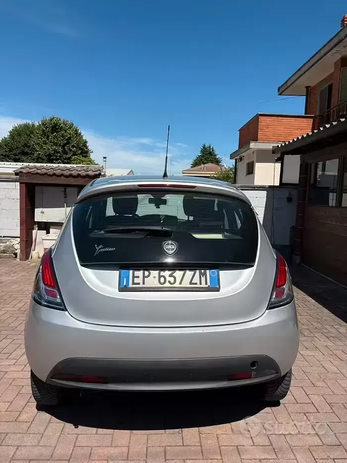Usata Lancia Ypsilon 69 CV (50 kW) 2013 Grigio Utilitaria