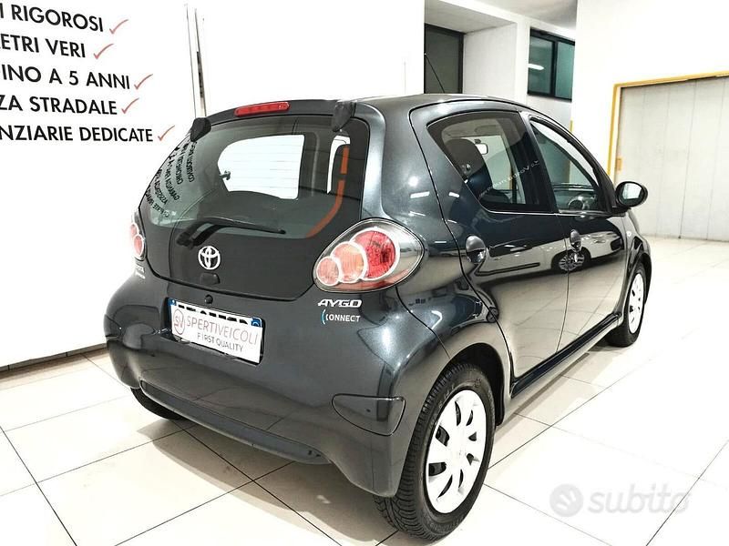 Usata Toyota Aygo Connect Style 68 CV (50 kW) 2013 Grigio Utilitaria