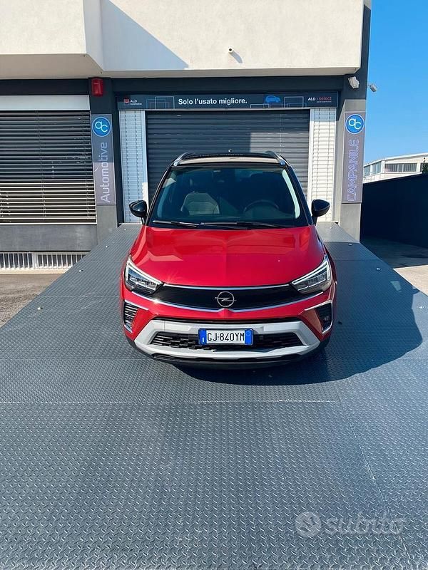 Usata Opel Crossland X Elegance 110 CV (80 kW) 2022 Hot red met SUV