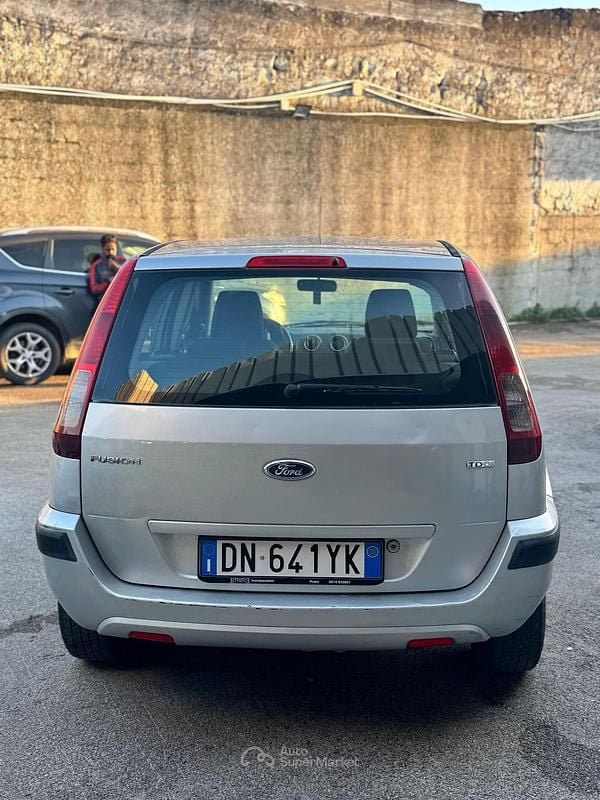 Usata Ford Fusion 68 CV (50 kW) 2008 Argento Utilitaria