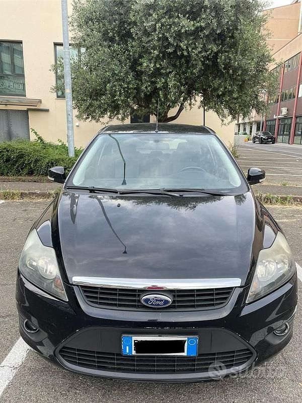 Nero Usata 2010 Ford Focus Tre volumi | 1500 € (Ottimo prezzo) - Immagine 1/4