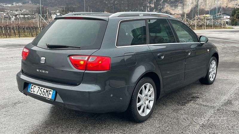 Usado Seat Exeo 143 CV (105 kW) 2010 Gris Familiar