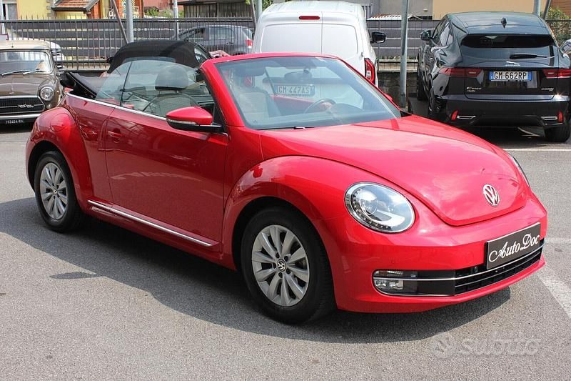 Usata VW Beetle Cabriolet Design 105 CV (77 kW) 2013 Rosso Cabrio