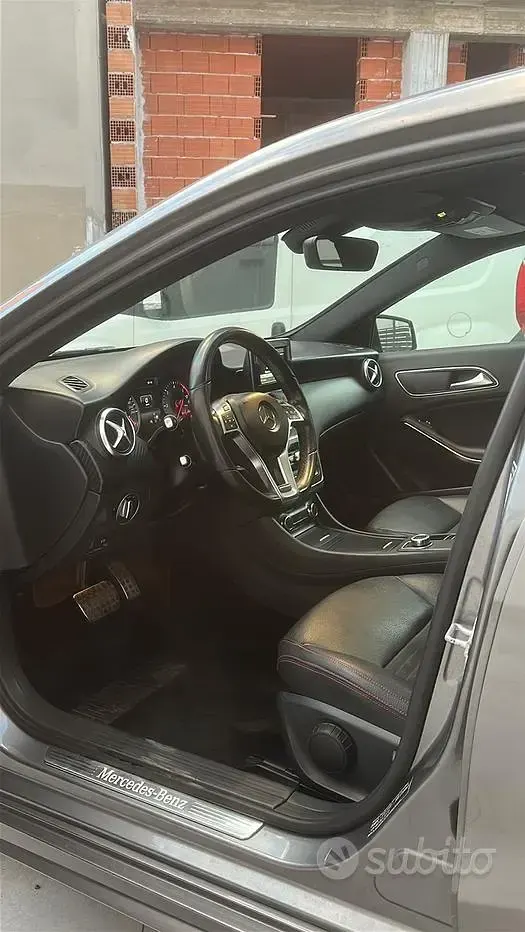 Usata Mercedes A180 AMG 109 CV (80 kW) 2015 Grigio Utilitaria