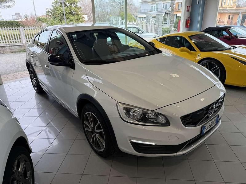 Usata Volvo S60 CC Momentum 150 CV (110 kW) 2017 Bianco Berlina