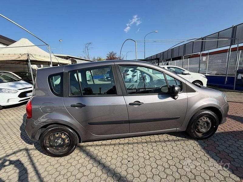 Usata Renault Grand Modus Dynamique 86 CV (63 kW) 2010 Grigio Monovolume