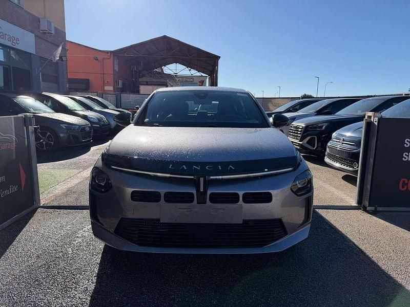 Nuova Lancia Ypsilon 101 CV (74 kW) 2025 Grigio granito Utilitaria