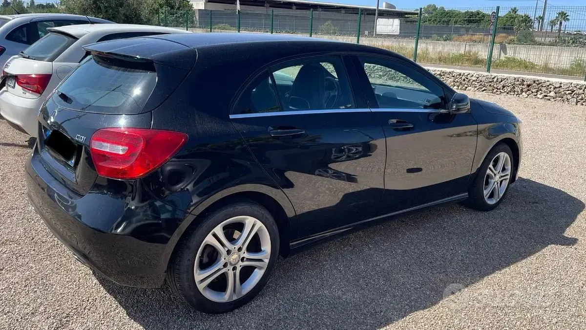 Usata Mercedes A180 109 CV (80 kW) 2015 Nero Utilitaria