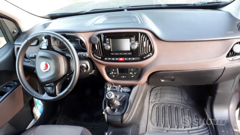 Marrone Usata 2017 Fiat Doblò Trekking Monovolume | 12.000 € (Buon prezzo) - Immagine 1/4