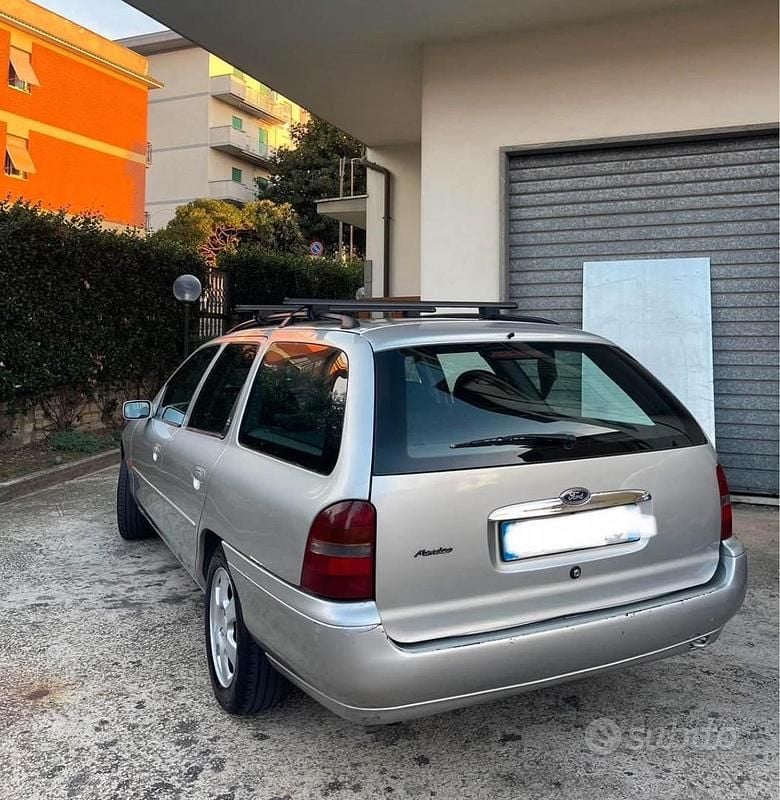 Usata Ford Mondeo 90 CV (66 kW) 1998 Grigio Station wagon