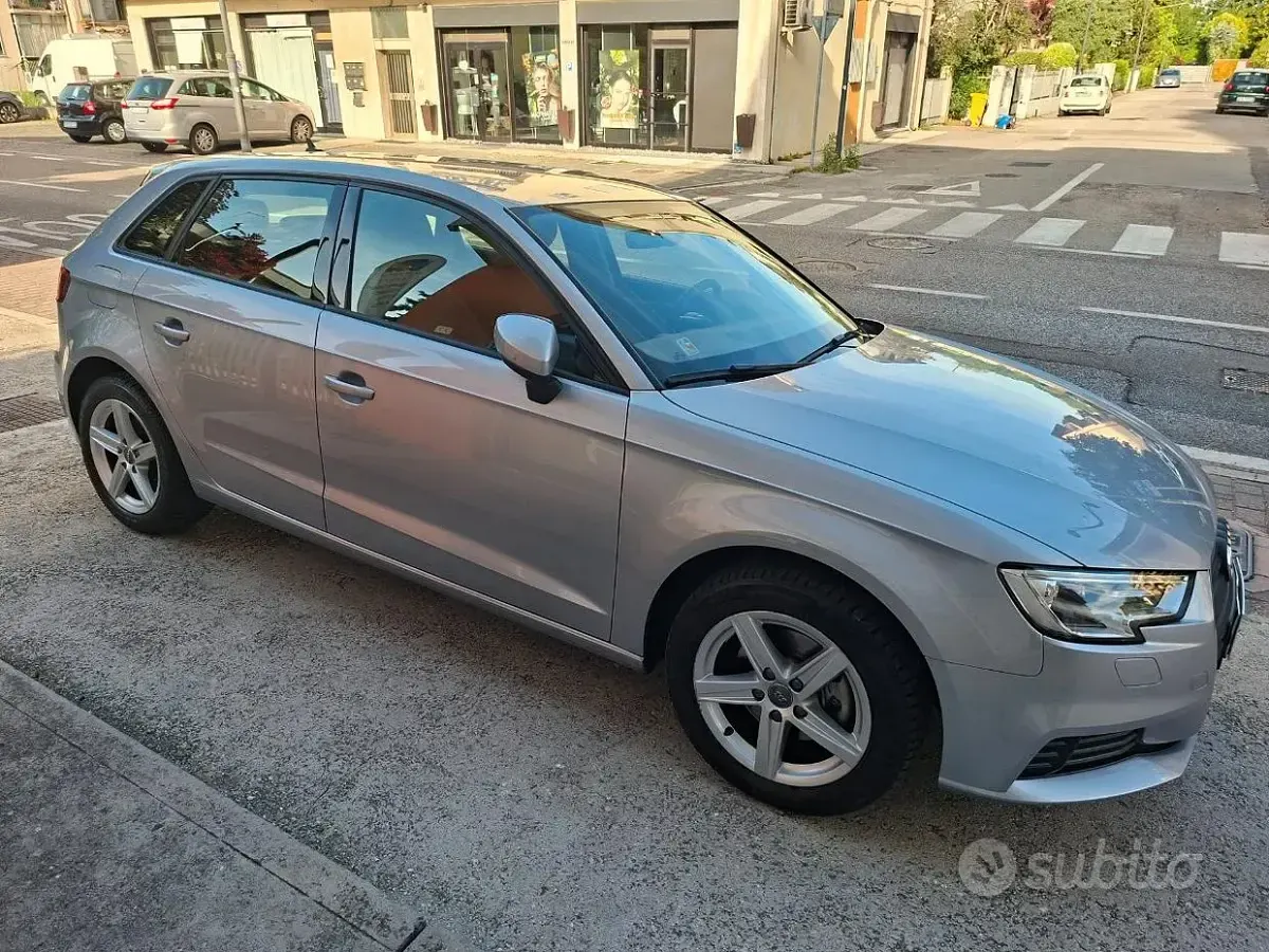 Usata Audi A3 Business 116 CV (85 kW) 2019 Grigio Berlina