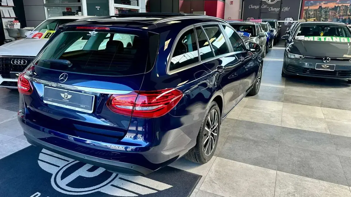 Usata Mercedes C220 Business 194 CV (142 kW) 2020 Blu cavansite metallizzato Station wagon