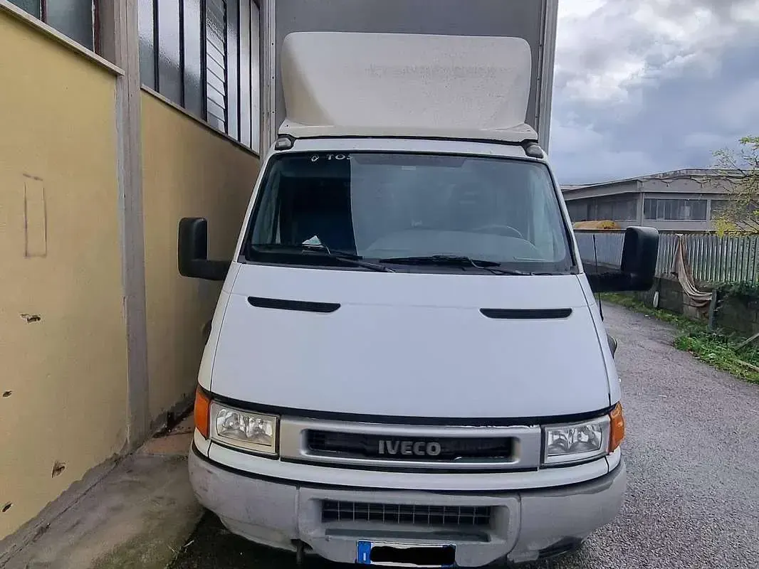Usata Iveco Daily 125 CV (91 kW) 2000 Bianco Furgone