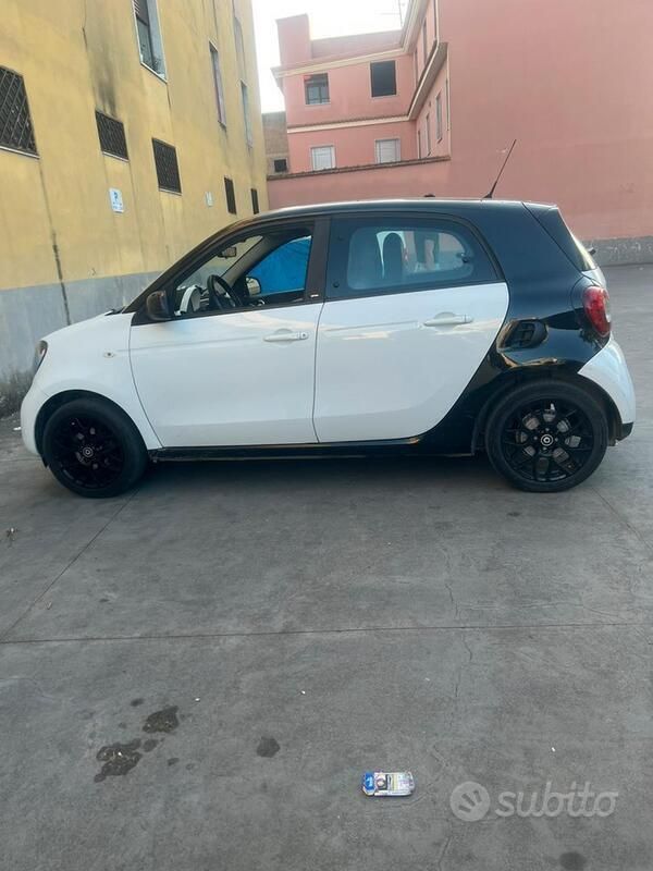 Usata Smart ForFour 453 CV (333 kW) 2015 Bianco Utilitaria