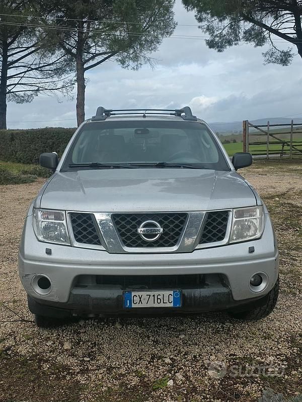 Usata Nissan Navara 174 CV (127 kW) 2005 Grigio Pick-up