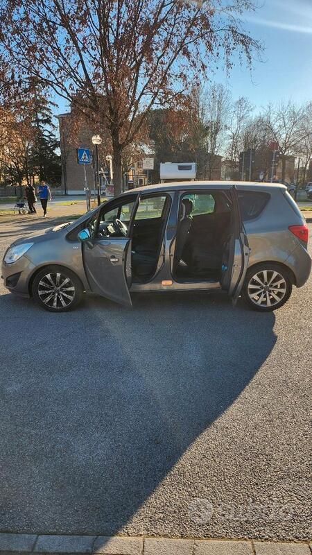 Usata Opel Meriva 2011 Grigio Monovolume