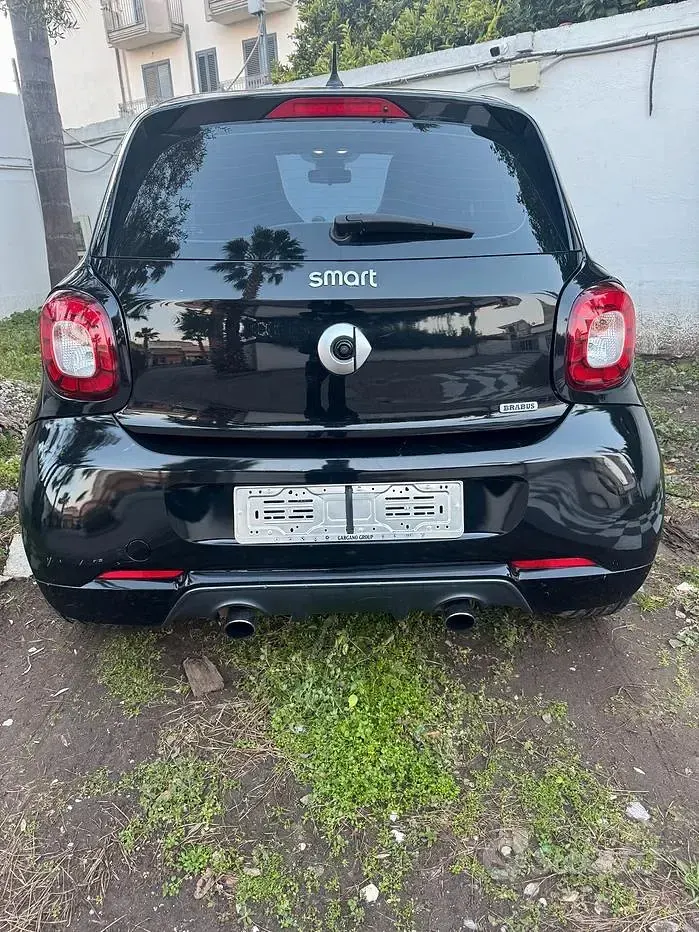 Usado Smart ForFour Brabus 109 CV (80 kW) 2017 Negro Utilitario