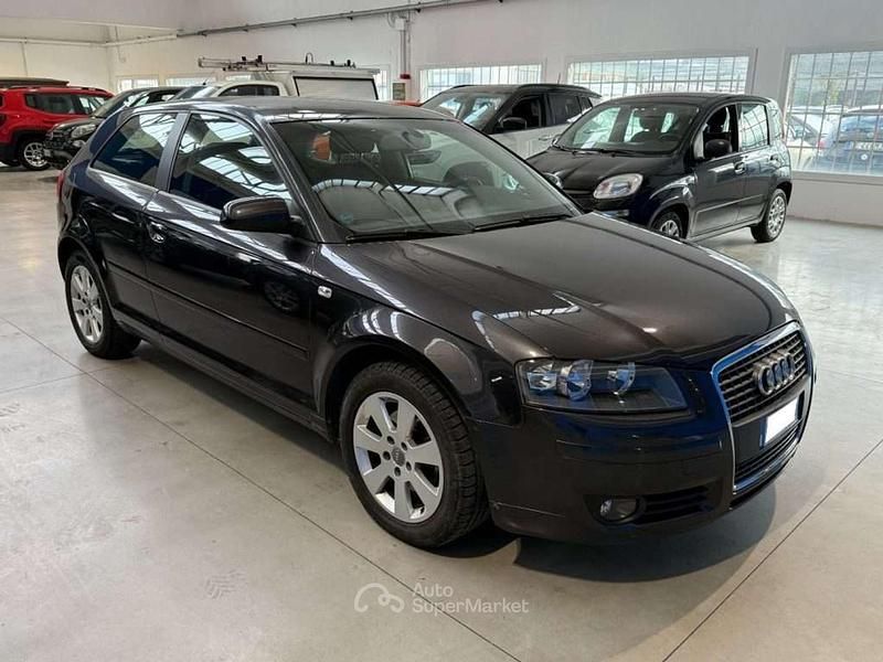 Grigio scuro metallizzato Usata 2006 Audi A3 Ambition Due volumi | 4500 € (Buon prezzo) - Immagine 1/4