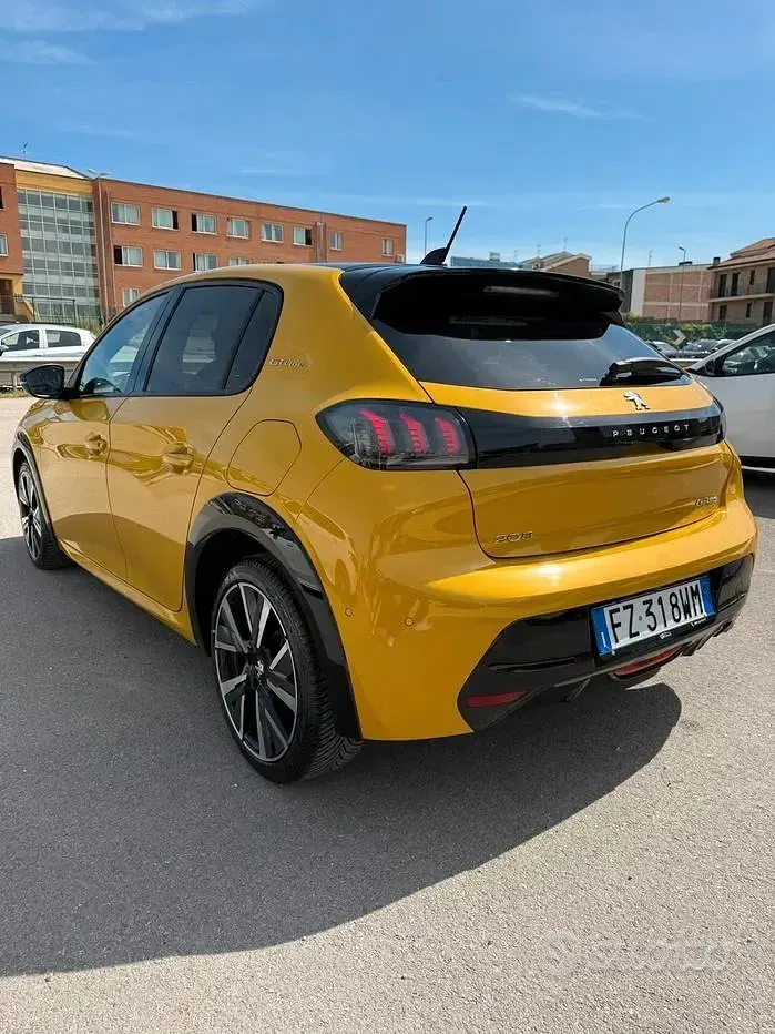 Usata Peugeot 208 GT-line 102 CV (75 kW) 2020 Giallo Utilitaria