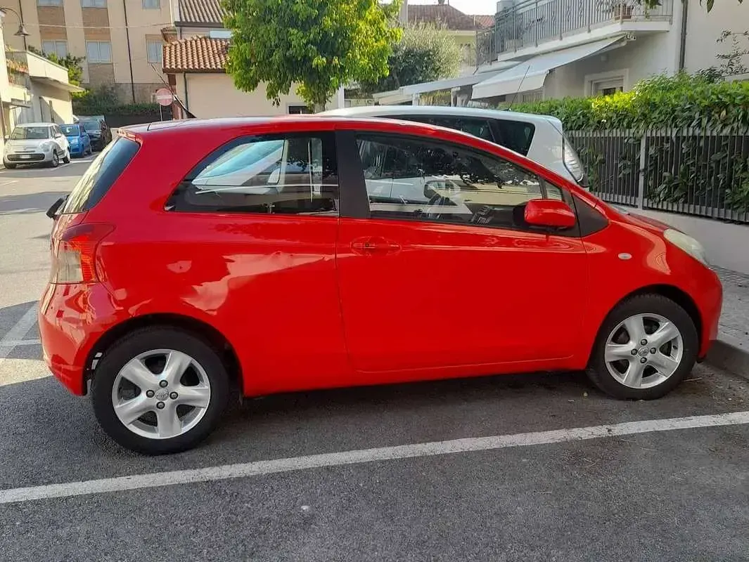 Usata Toyota Yaris 87 CV (63 kW) 2008 Rosso Utilitaria