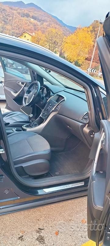 Usata Opel Astra 60 CV (44 kW) 2010 Nero Station wagon