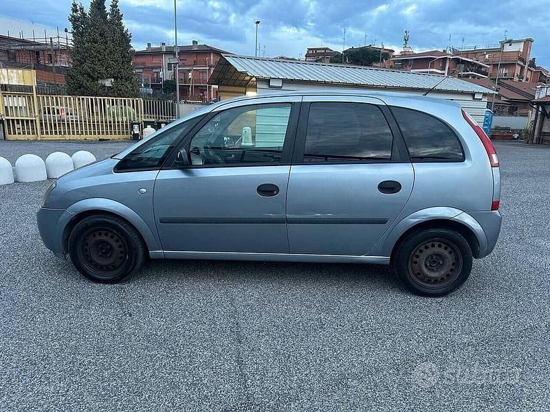 Usata Opel Meriva 90 CV (66 kW) 2005 Grigio Monovolume