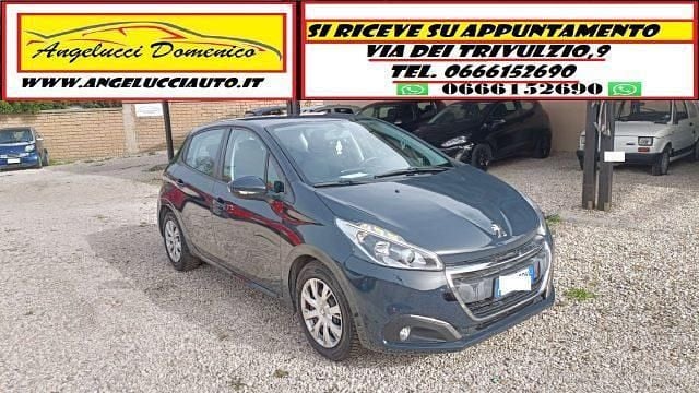 Blu Usata 2015 Peugeot 208 Due volumi | 6500 € (Buon prezzo) - Immagine 1/3
