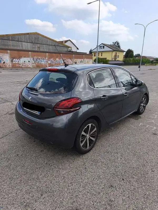 Usata Peugeot 208 Allure 82 CV (60 kW) 2016 Grigio Utilitaria