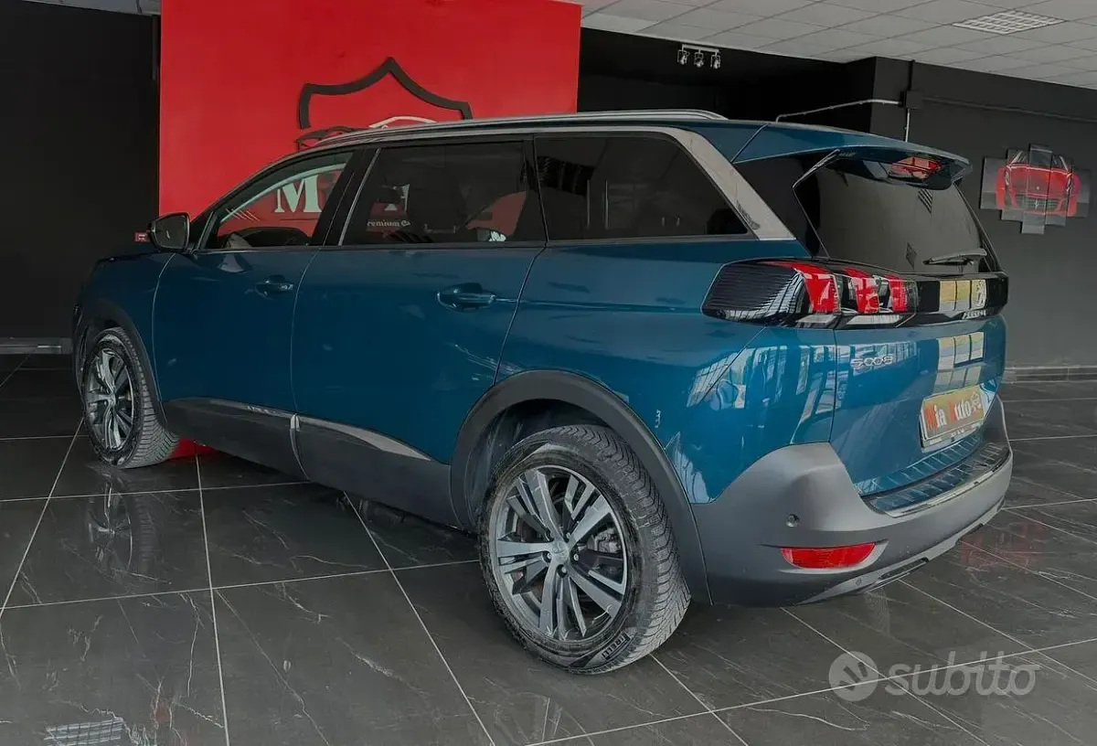 Usata Peugeot 5008 Allure 131 CV (96 kW) 2022 Verde SUV