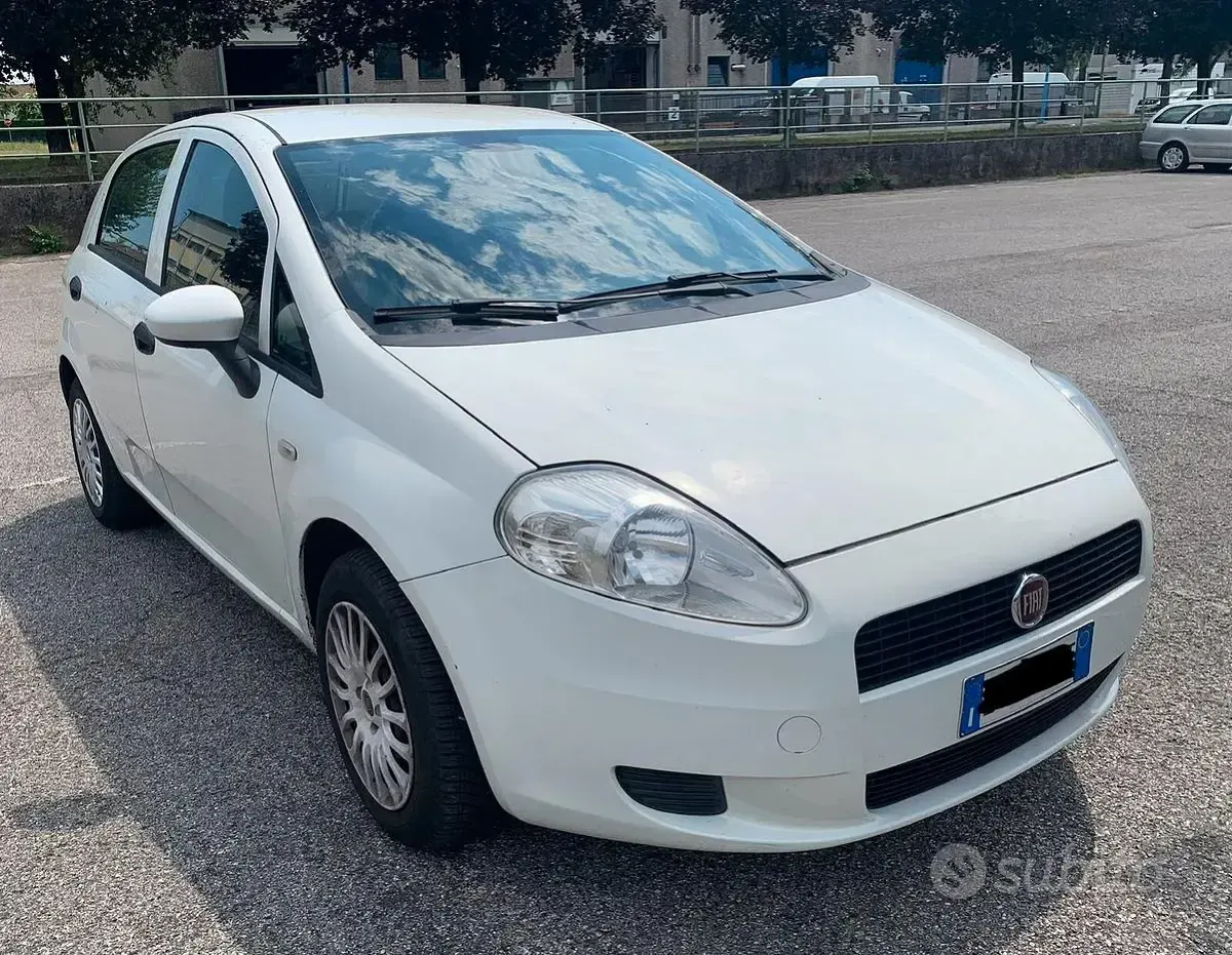 Usata Fiat Grande Punto 77 CV (56 kW) 2013 Bianco Utilitaria