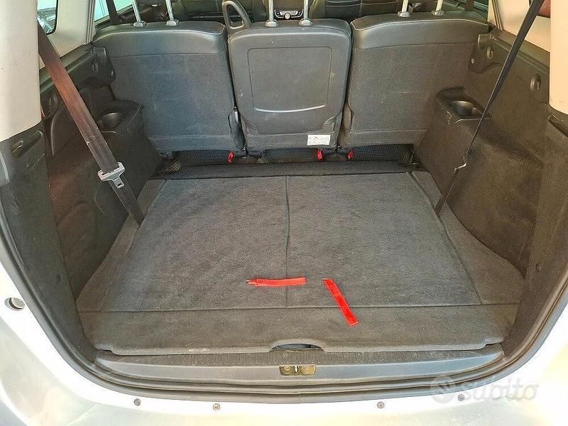 Usata Renault Scénic III 110 CV (80 kW) 2013 Argento Monovolume