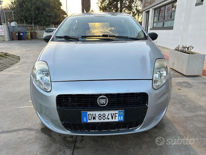 Usata Fiat Grande Punto Dynamic 77 CV (56 kW) 2009 Grigio Utilitaria