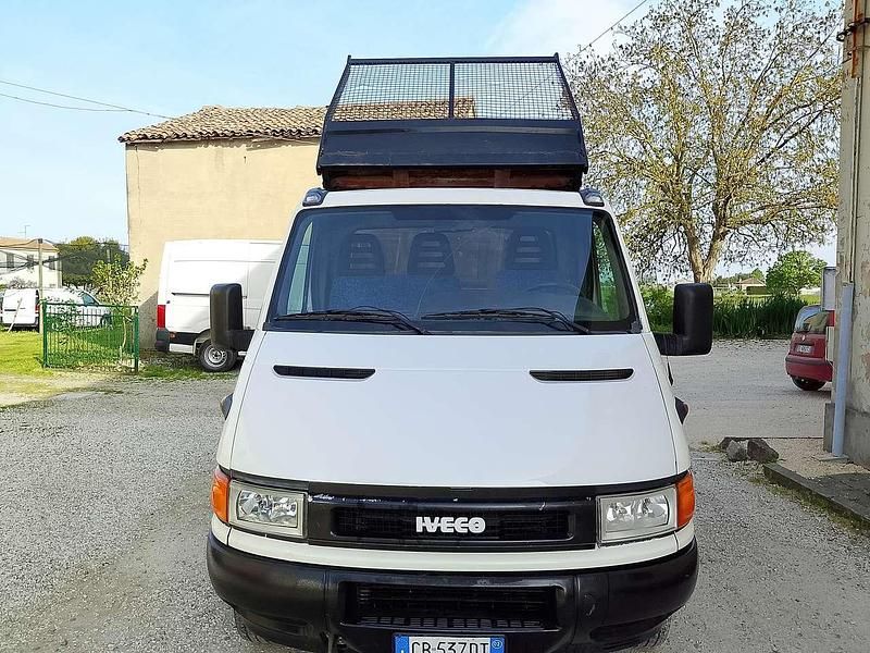Usata Iveco Daily 90 CV (66 kW) 2002 Bianco Furgone