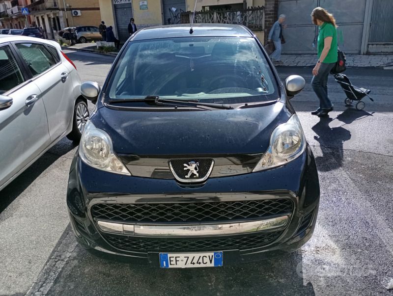 Nero Usata 2010 Peugeot 107 Due volumi | 3990 € (Cara) - Immagine 1/4