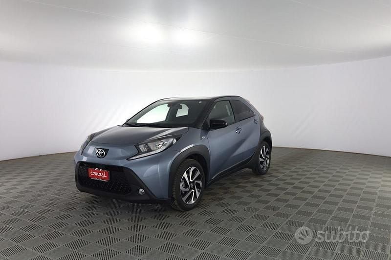 Persian salt/black Usata 2025 Toyota Aygo X Trend SUV | 17.200 € (Cara) - Immagine 1/4