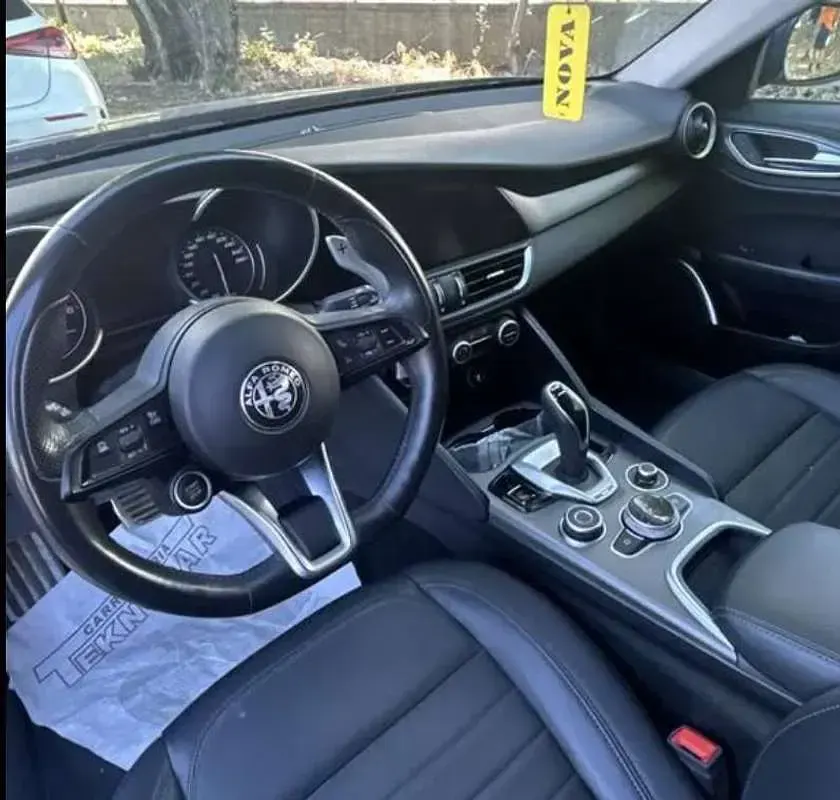 Usata Alfa Romeo Giulia Sprint 190 CV (139 kW) 2021 Blu/azzurro Berlina