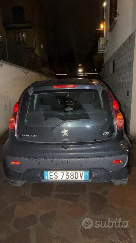Usata Peugeot 107 Active 68 CV (50 kW) 2013 Nero Utilitaria