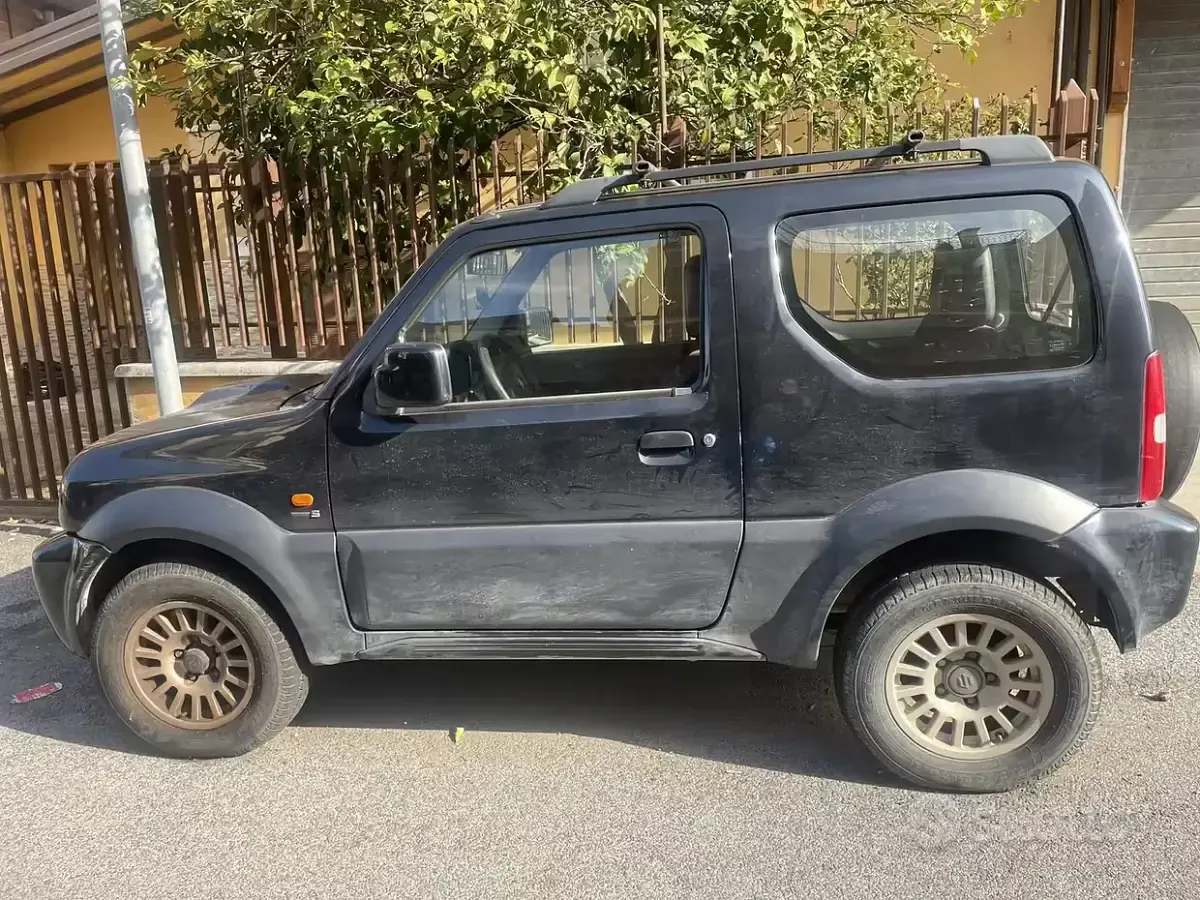 Usata Suzuki Jimny 86 CV (63 kW) 2008 Nero SUV